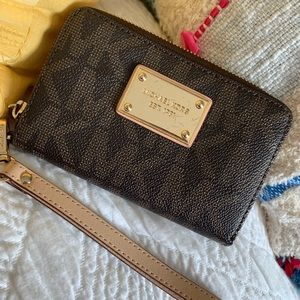Michael Kors Wristlet Brown with gold